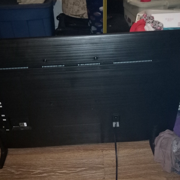 Samsung smart tv! With remote control! - Picture 2 of 4